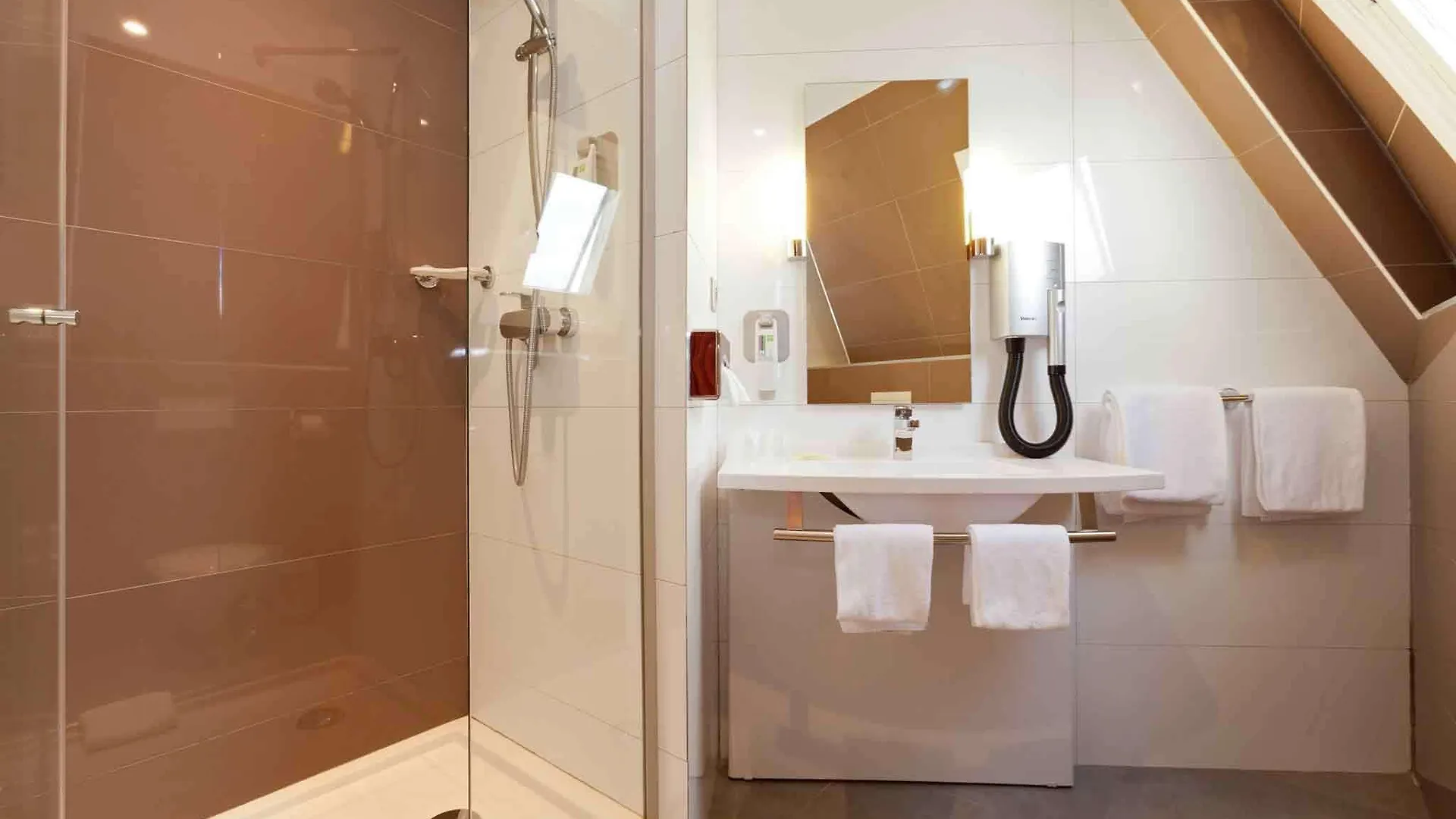 Ibis Gare Du Nord Tgv Hotel