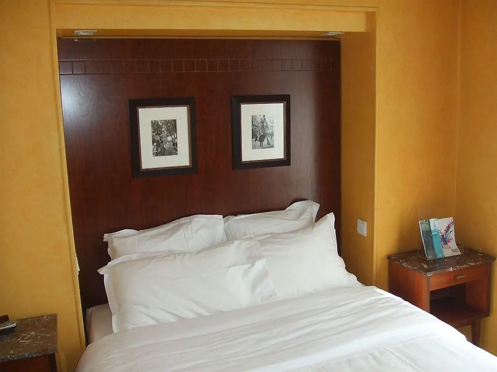 Ibis Gare Du Nord Tgv Hotell 3*